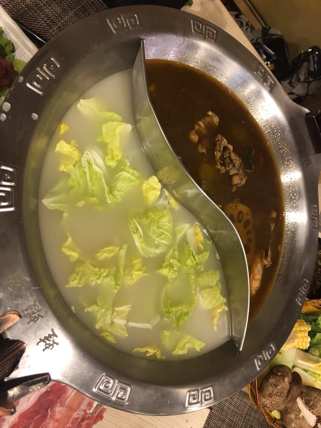 蛙蝦蝦·創意麻辣火鍋店